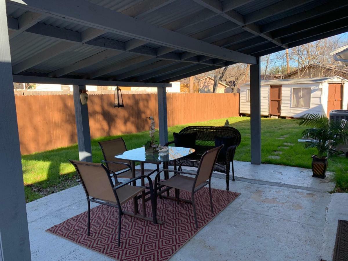 Oasis Near Dfw Airport With Mediterranean Setting Irving Buitenkant foto